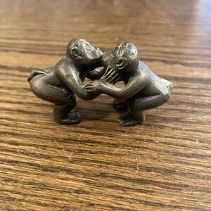 Vintage cold painted bronze Chimps Kissing Monkeys Paper Weight Figure Statue
